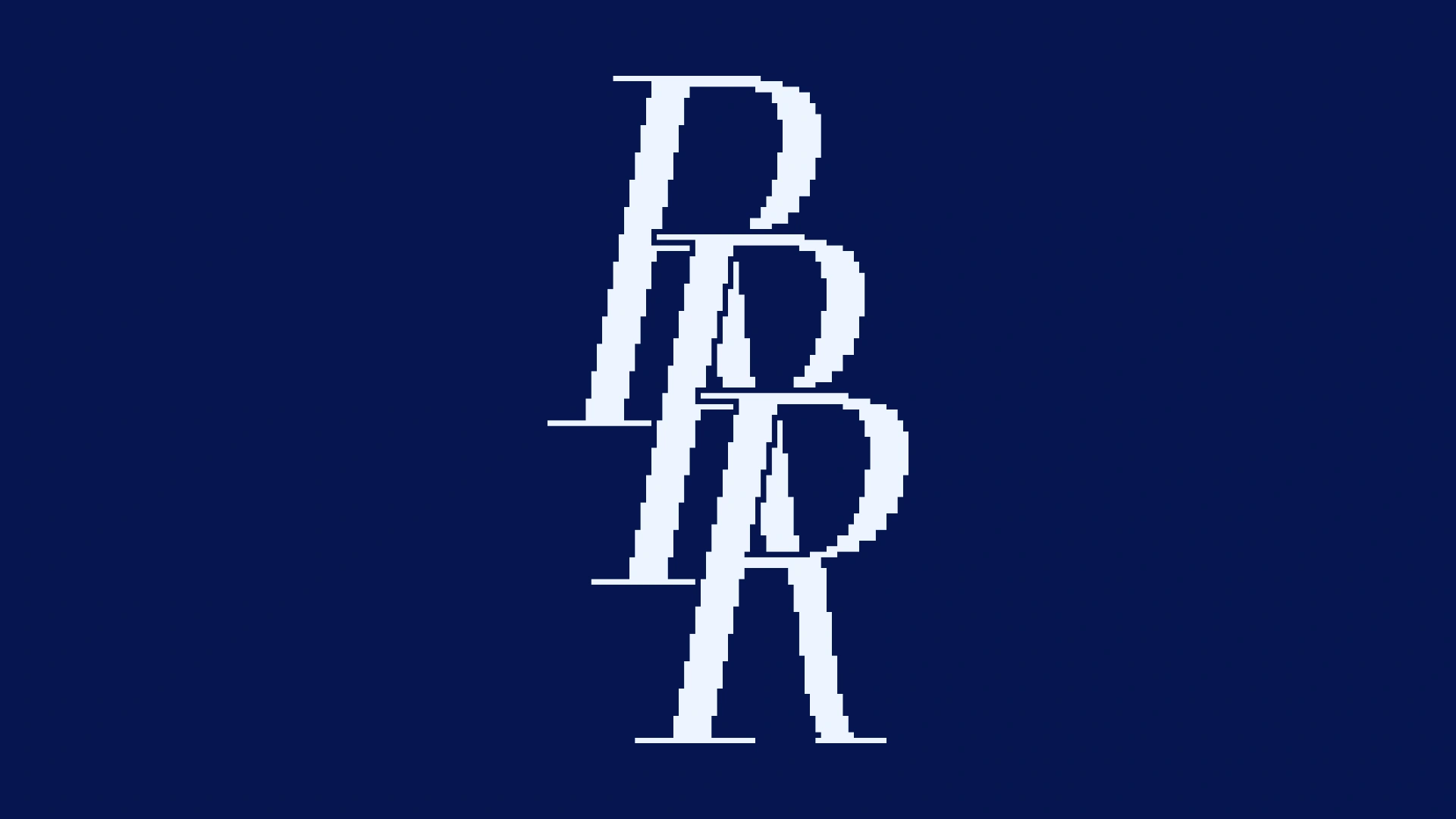 Drei überlagerte, gerasterte Serif-R auf dunkelblauem Grund.